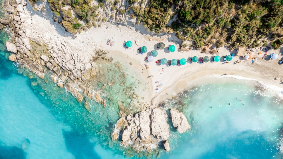 Nach Meinung der TRAVELBOOK-Leser ist diese Urlaubsinsel die schönste der Welt. Erkennen Sie, welche es ist?