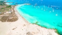 Türkisblaues Meer und weißer Sand: Dieser Strand zählt laut „Lonely Planet“ zu den besten in Europa