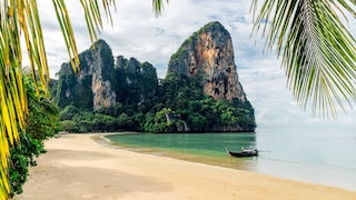 An einem Traumstrand wie diesem den Bund fürs Leben schließen? Das ist ab dem 23. Januar 2025 in Thailand auch endlich für gleichgeschlechtliche Paare möglich.