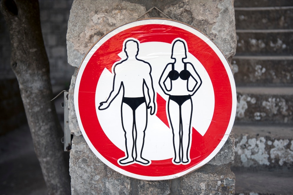 Split, Urlaubsorte mit Verbot von Badebekleidung