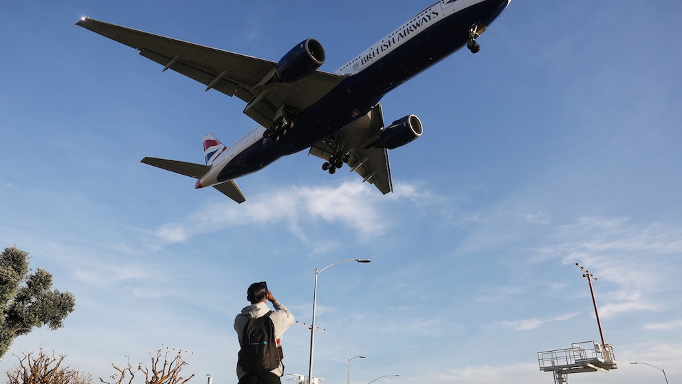 Flugzeug von British Airways in der Luft