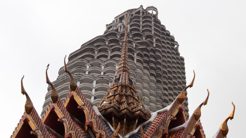 Er sollte eigentlich ein Gebäude für Luxus-Apartments und Büros werden. Mittlerweile ist der Ghost-Tower das „Wahrzeichen des Schreckens“ in Bangkok.