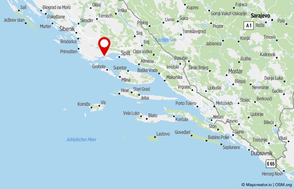 Trogir liegt etwa 260 Kilometer nördlich von Dubrovnik