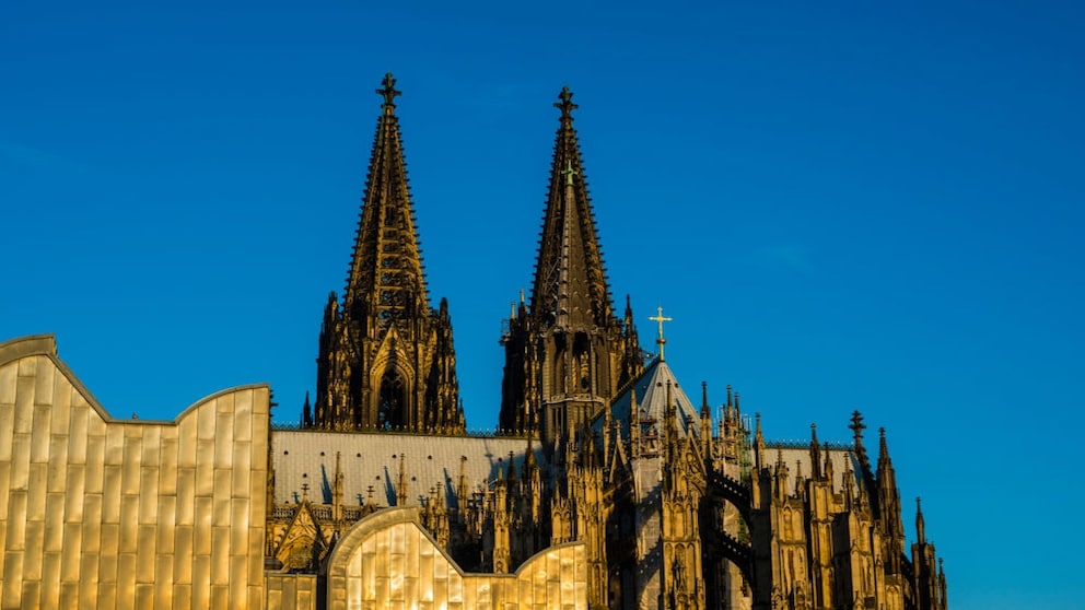 Ein Besuch in der Metropole Köln lohnt sich wegen ihrer Sehenswürdigkeiten nicht nur in der Zeit des Karnevals