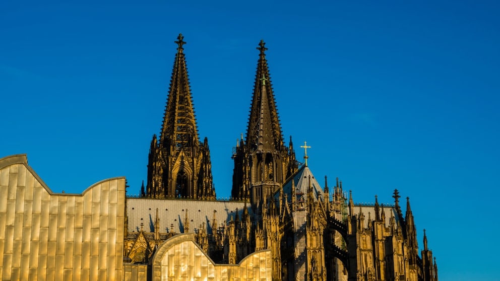 Ein Besuch in der Metropole Köln lohnt sich wegen ihrer Sehenswürdigkeiten nicht nur in der Zeit des Karnevals