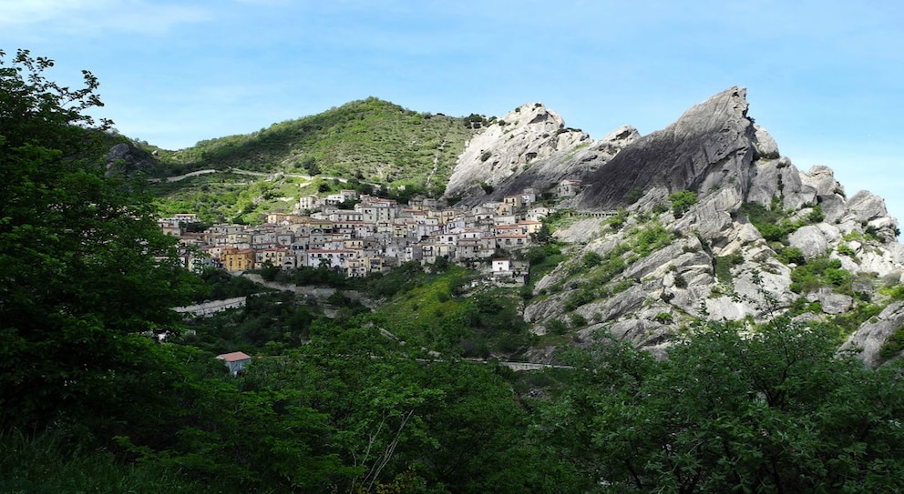 Castelmezzano befindet sich im Süden Italiens und ist besonders im April ein schönes Reiseziel