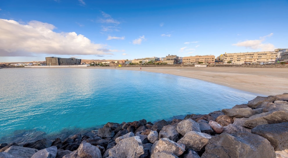 Der Strand in Puerto del Rosario wird sehr für seine Sauberkeit geschätzt