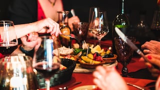 Abendessen in Spanien zu später Stunde (wegen falscher Zeitzone)