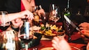 Abendessen in Spanien zu später Stunde (wegen falscher Zeitzone)
