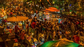 Die nächtlichen Thai-Märkte warten mit allerlei Leckereien auf – unsere Autorin verrät ihre Lieblinge darunter