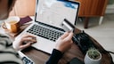 Wer seinen Urlaub im Internet bucht, sollte auf einiges achten