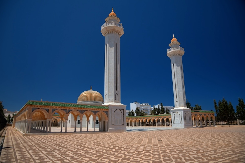 Das Habib Bourguiba Mausoleum wurde zu Ehren des ersten Präsidenten von Tunesiens erbaut, welcher das Land maßgeblich modernisiert haben soll