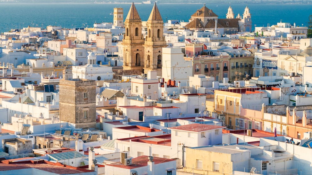 Cádiz liegt an der Costa de la Luz in Andalusien