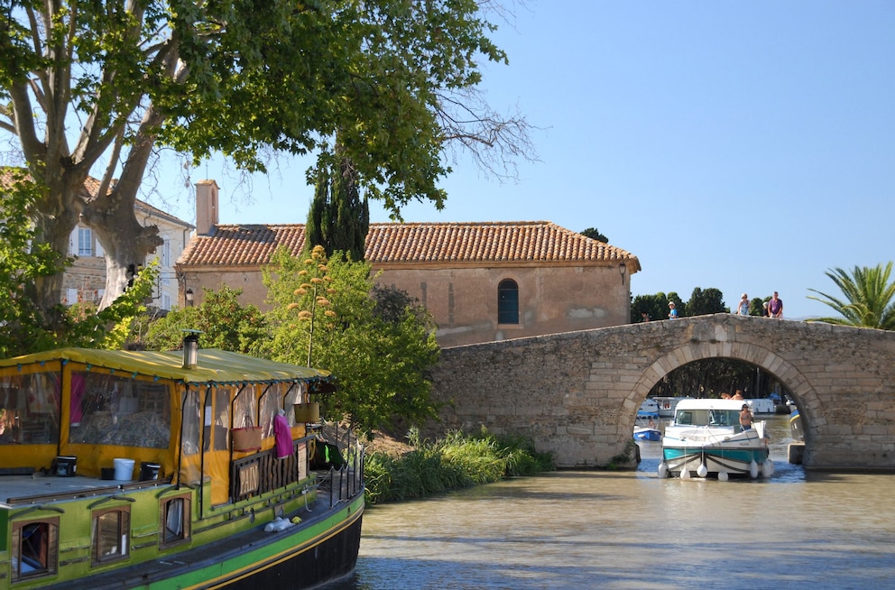 Hausboote in Le Somail auf dem Canal du Midi