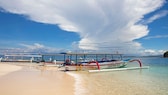 Nein, das ist nicht Bali, sondern Lombok. Die kleine Insel befindet sich zwar direkt daneben, ist aber kostengünstiger und bei Touris kaum bekannt.