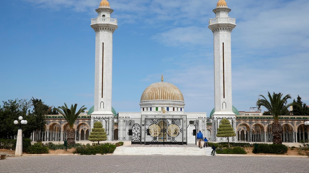 Das prächtige Bourguiba Mausoleum wurde für den ersten Präsidenten Tunesiens errichtet und ist ein bedeutendes Wahrzeichen Monastirs