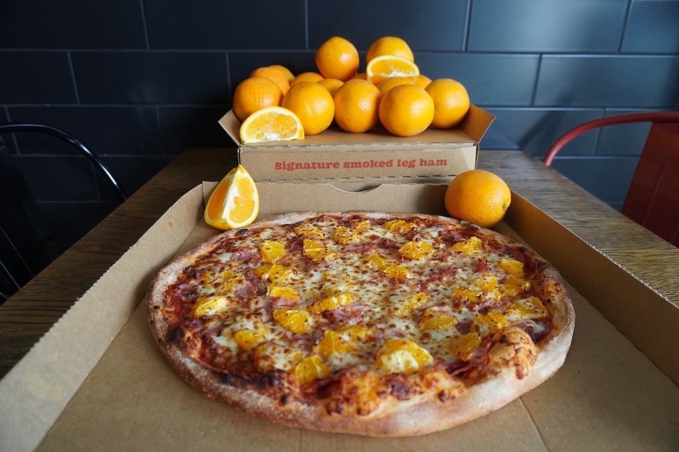 Für viele gewöhnungsbedürftig: Pizza mit Orangen und Schinken