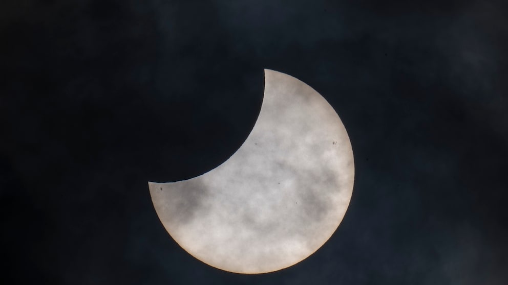 Am 29. März 2025 wird sich der Mond teilweise vor die Sonne schieben