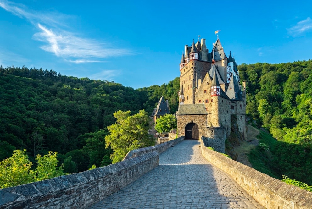 Fairytale view: Burg Eltz in Rhineland-Palatinate