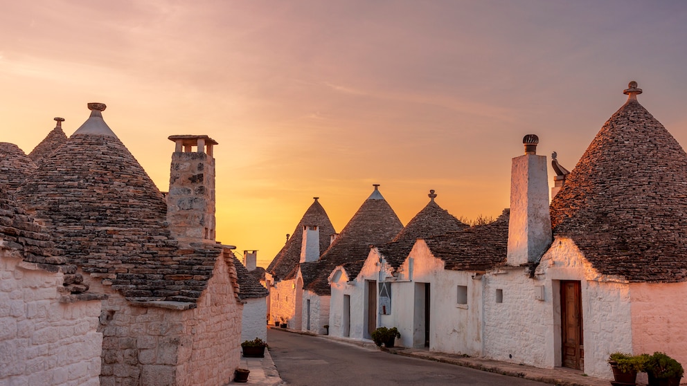 Die Trulli genannten Steinhäuser von Alberobello haben den Ort weltweit berühmt gemacht. Tatsächlich wohnen in ihnen auch heute noch Menschen