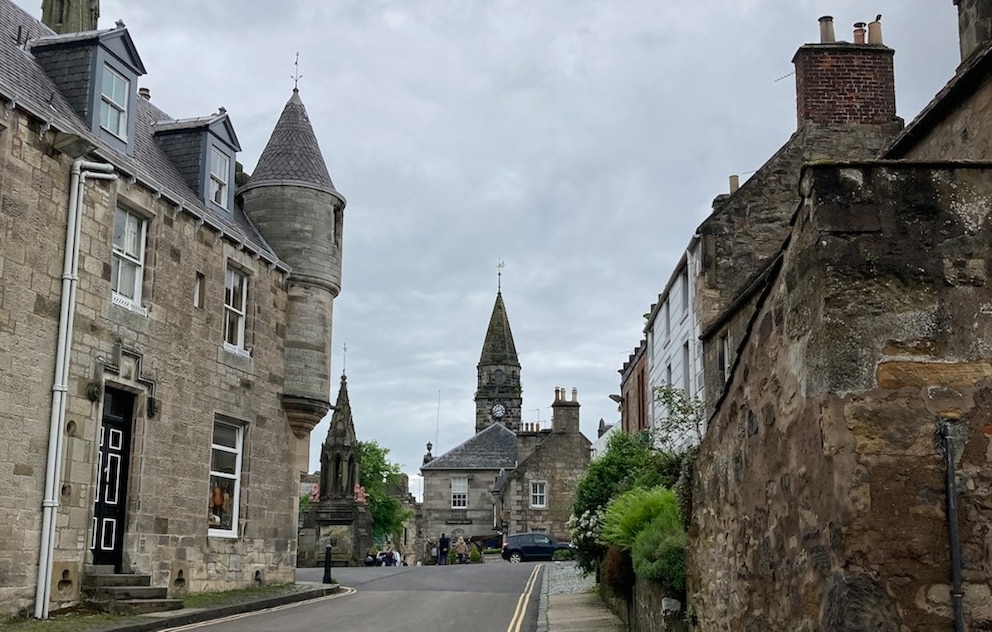 Das kleine Städtchen Falkland liegt in Five, etwa eine Autostunde von Edinburgh entfernt