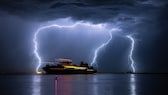 Was Passiert Wenn Ein Blitz Ins Meer Einschlagt