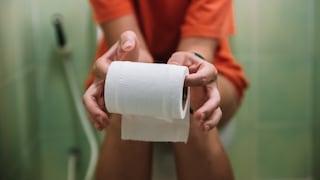 Frau auf der Toilette