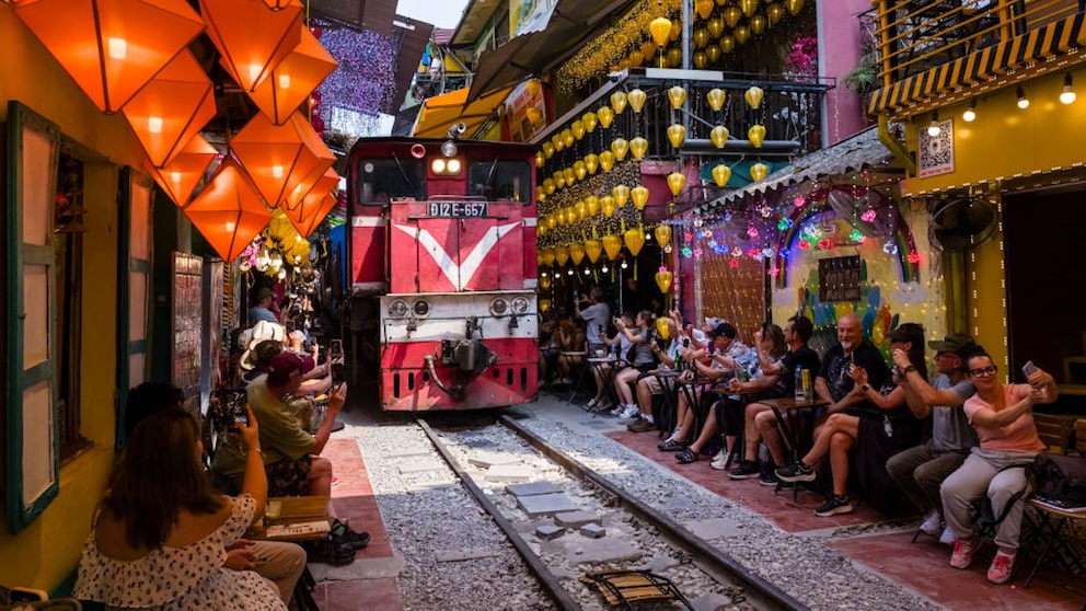 Hanoi Train Street – eine der beliebtesten Touristen-Attraktionen in Vietnams Hauptstadt