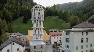 Der weiße Turm mit dem Namen „Tor Alva“ in Mulegns ist das höchste 3D-gedruckte Bauwerk der Welt