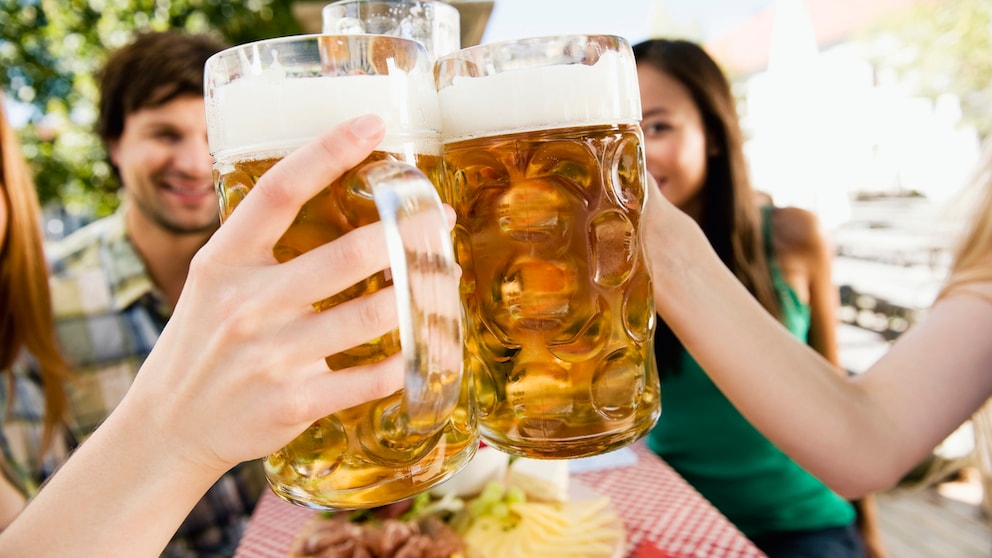 Eine TRAVELBOOK-Analyse zeigt, in welchen deutschen Städten die Bierpreise besonders hoch sind