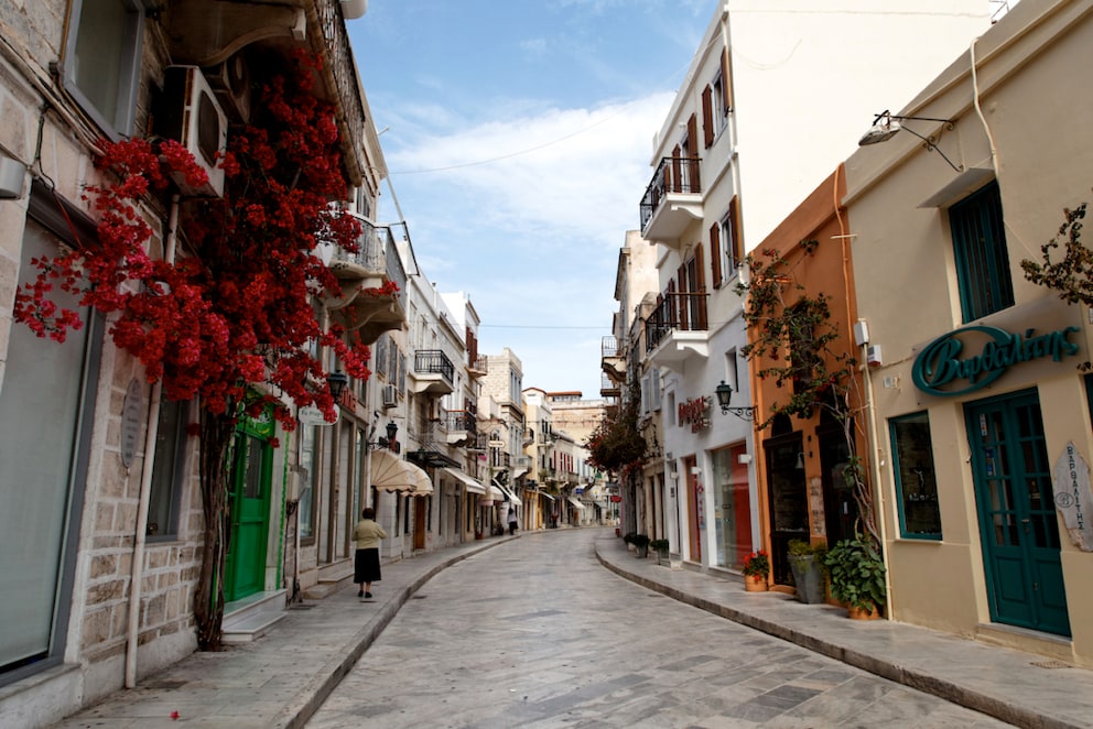 A typical alley in Ermoupoli