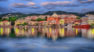 Die griechische Insel Lesbos ist der Geburtsort der Dichterin Sappho – die älteste bekannte Lesbe und eine der bedeutendsten Lyrikerinnen der Antike