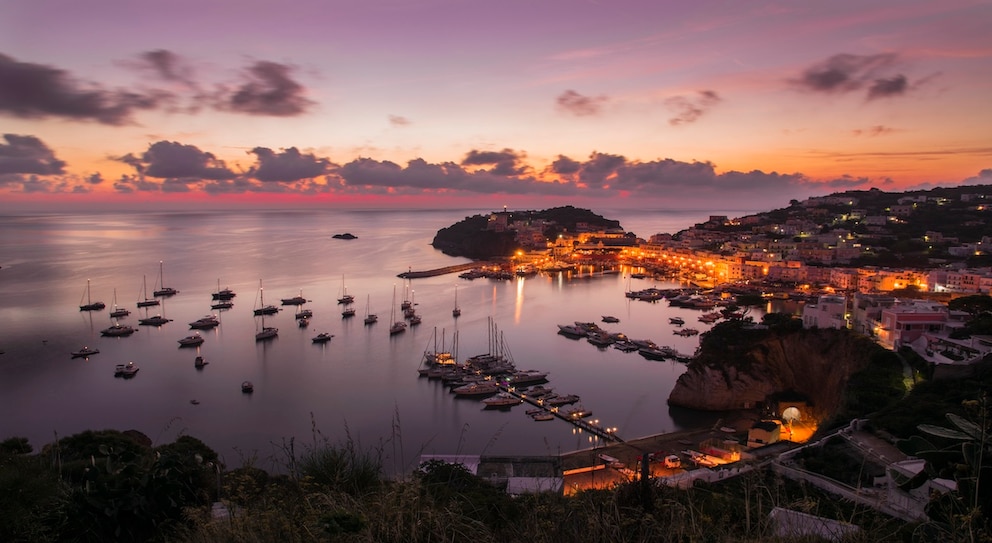 Die kleine Insel ist für spektakuläre Sonnenuntergänge bekannt