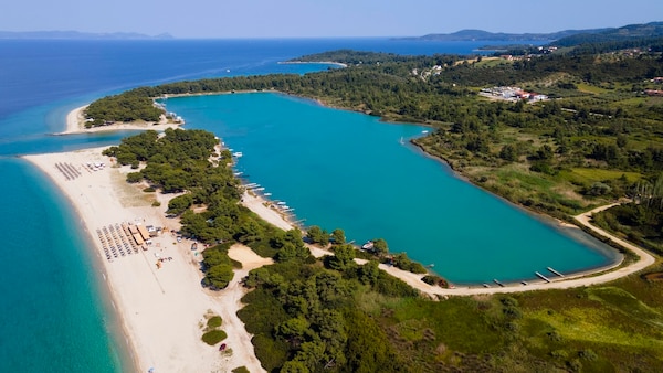 Port Glarokavos Lagoon Beach auf Chalkidiki in Griechenland