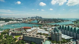 Das neue Singapore Oceanarium öffnet am 23. Juli auf der Insel Sentosa und ist dreimal so groß wie sein Vorgänger. Im Foto handelt es sich um das Gebäude mit dem roten Dach am Wasser.