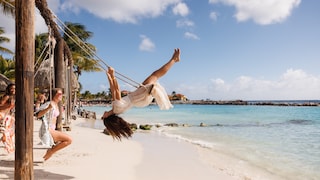 Curaçao ist für viele nicht nur eine Urlaubsdestination, sondern vielmehr ein Zufluchtsort, der Natur, Kultur und ein ganz besonderes Lebensgefühl vereint.