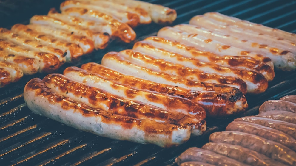 Bratwürste auf Grill: Deutsches Essen in London zu finden, ist kein Problem – denn unsere Autorin kennt die Geheimtipps
