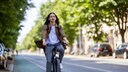 Mann auf Fahrrad in Berlin