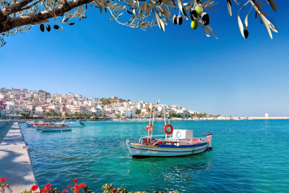 Crete is the largest of all Greek islands and thus offers something for every type of vacationer