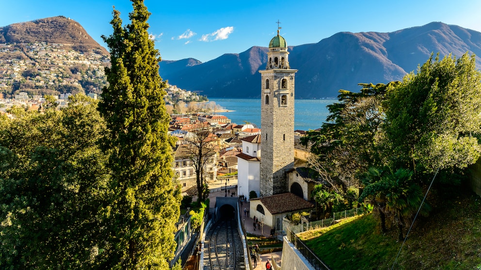 Blick über die schöne Stadt Lugano am Luganer See