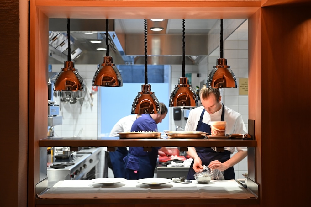 Im Restaurant Jan in München kann man den Köchen bei der Arbeit zusehen