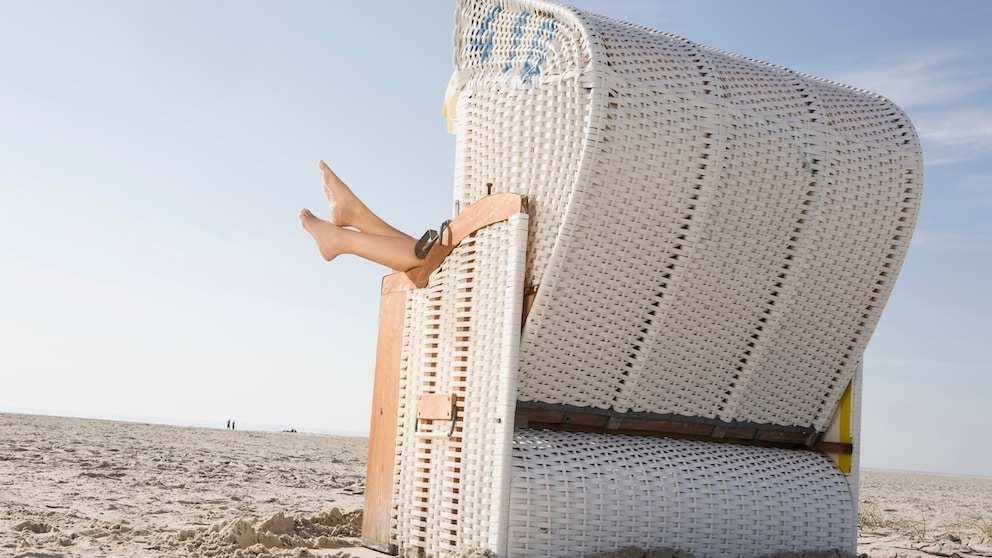 Bei den Preisen für Strandkörbe an Nord- und Ostsee gibt es teils deutliche Unterschiede