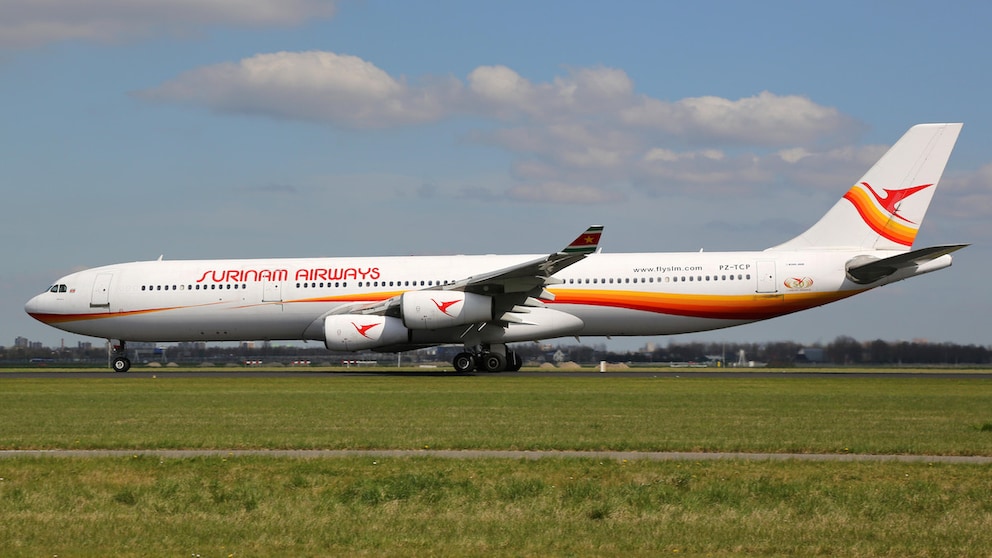 Flugzeug von Suriname Airlines