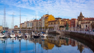 Hafen in Gijón mit Wasser