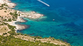 Der Strand auf dem Bild liegt in einem der Länder mit den saubersten Gewässern Europas