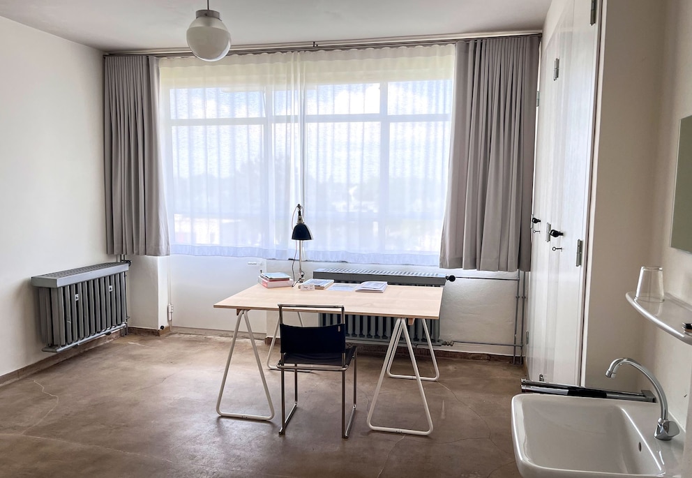 Atelierhaus-Zimmer mit Originalm&ouml;blierung