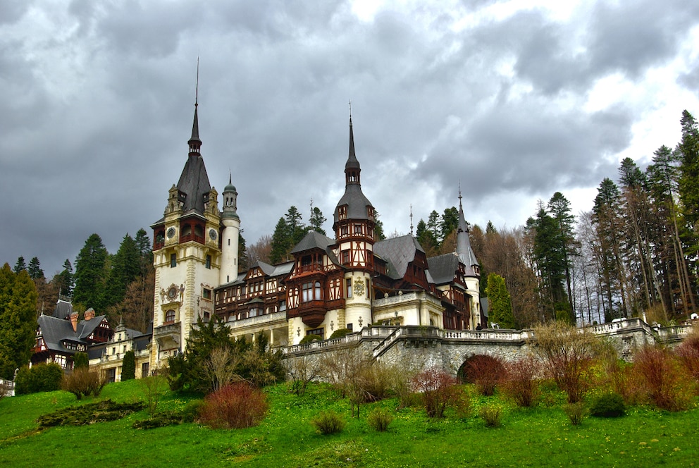 Das Schloss Peleș geh&ouml;rt zu den meistbesuchten Sehensw&uuml;rdigkeiten in Rum&auml;nien