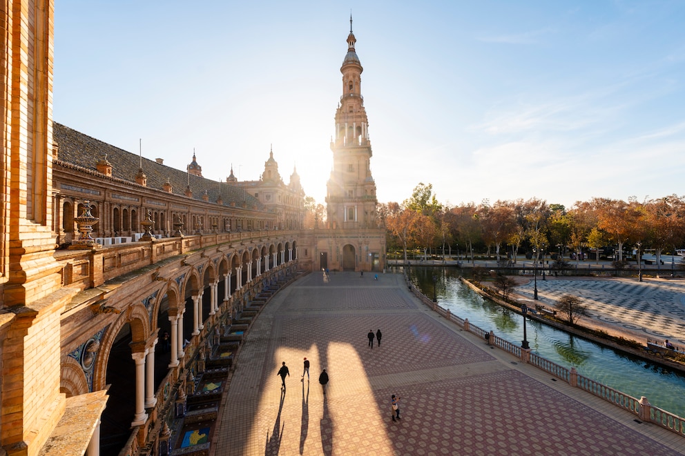 Der Plaza de Espa&ntilde;a in Sevilla
