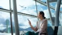Das EU Digital Identity Wallet soll ab 2026 per Smartphone-Tap Passkontrolle und Check-in ersetzen.