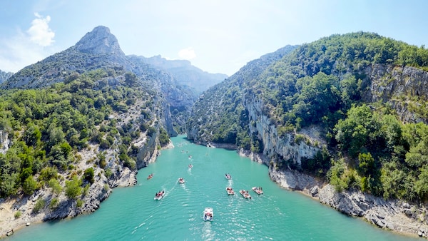 Tiefe Schluchten und unten ein Wasser wie in der Karibik – willkommen in Verdon in der französischen Provence